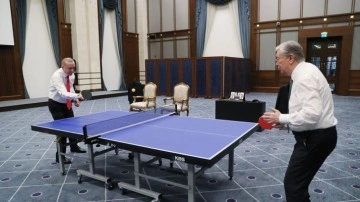 Cumhurbaşkanı Erdoğan, Tokayev ile masa topu oynadı