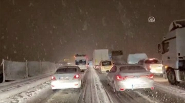 İstanbul-Ankara TEM Otoyolu ve D-100 büyüklük yolu hepsi taşıt geçişlerine kapatıldı