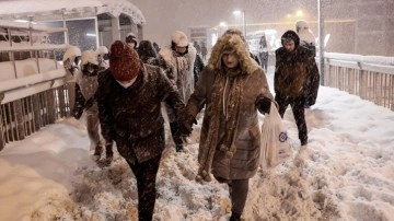 İstanbul Valisi Yerlikaya, derin kar yağışı nedeniyle uyarıda bulundu